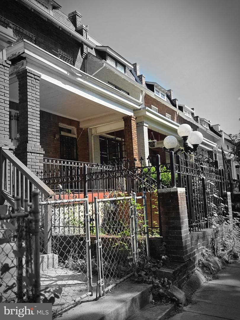 1223 Staples Street NE photo 2