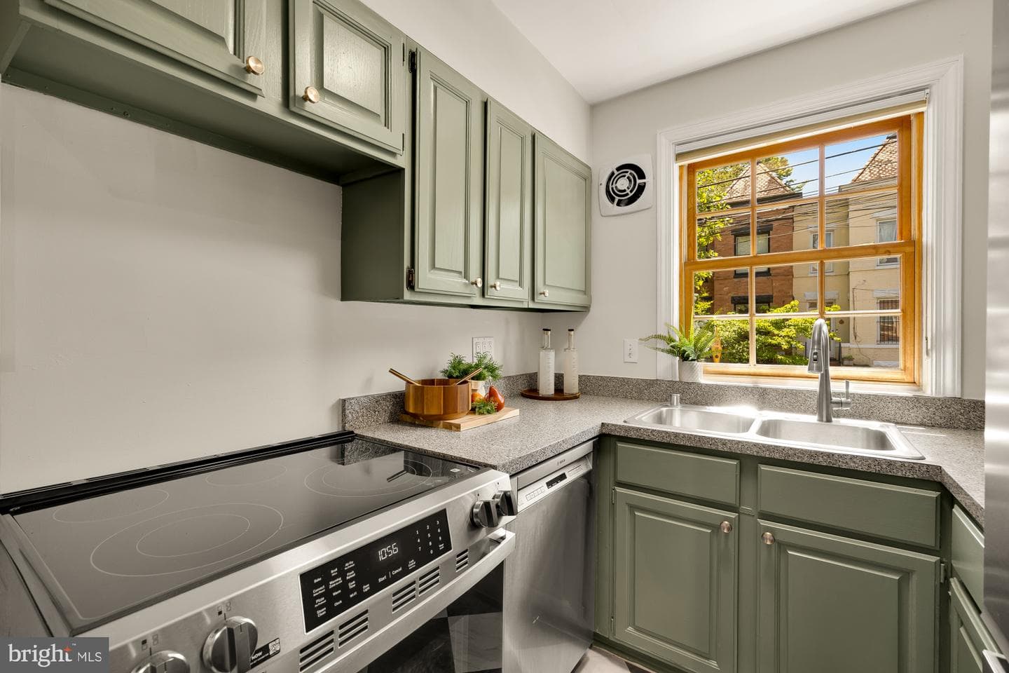 1641 Monroe Street NW photo 10