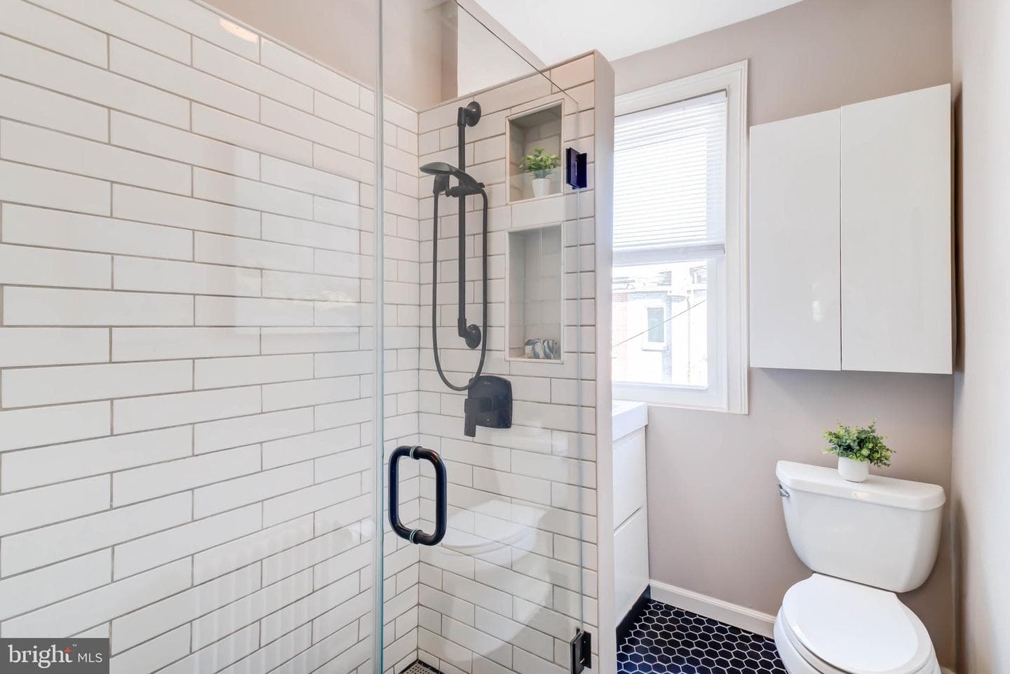 775 Hobart Place NW photo 8