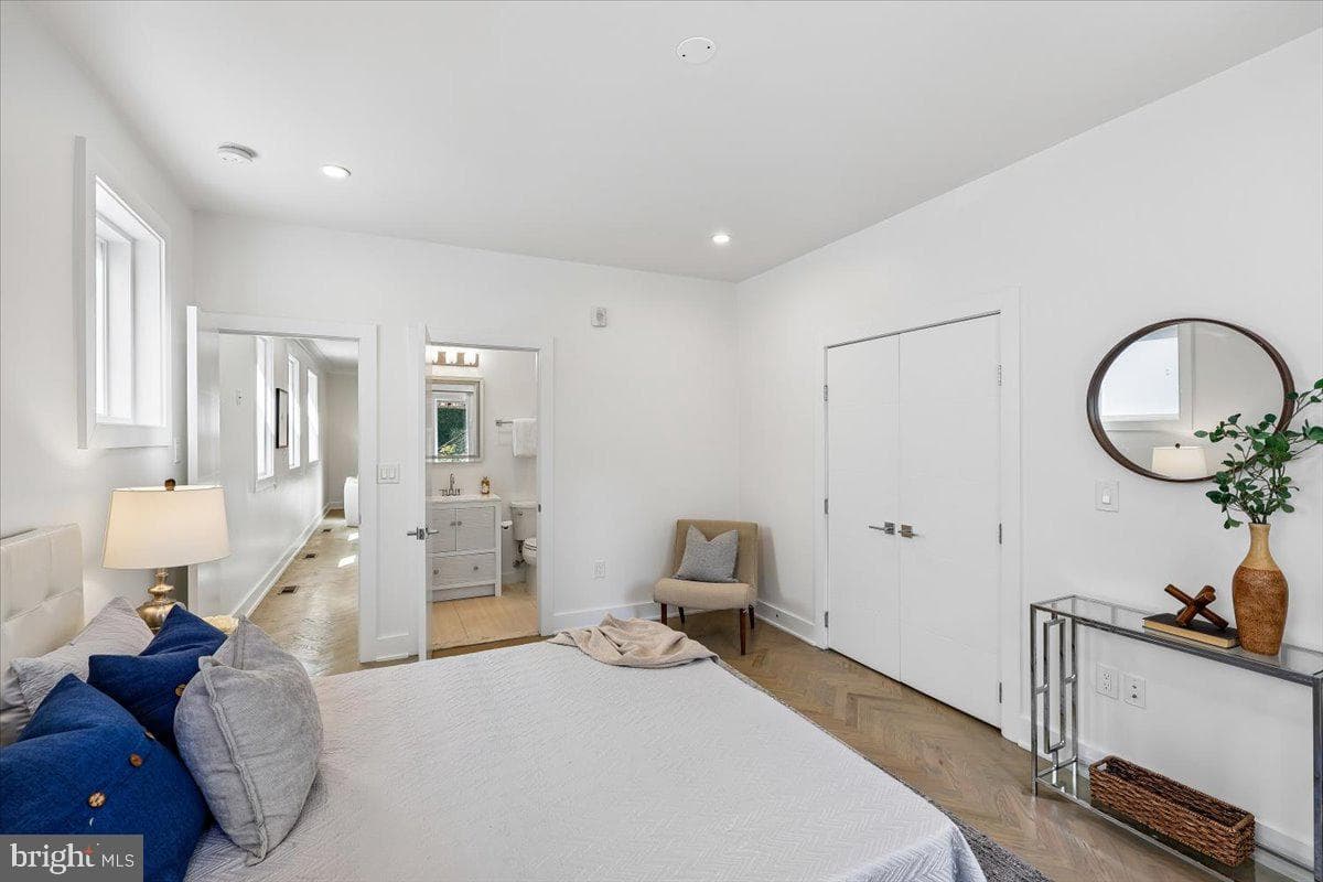 2429 Ontario Road NW #2 photo 22