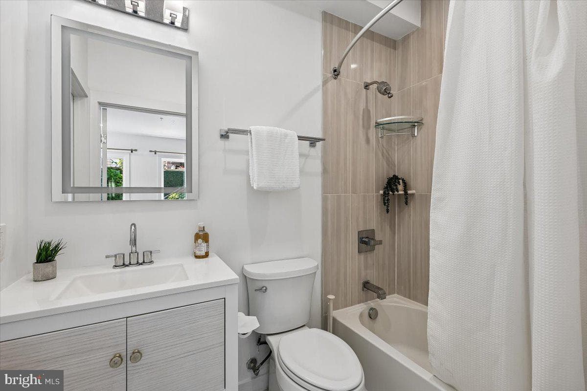 2429 Ontario Road NW #2 photo 24