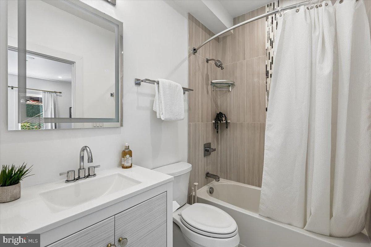 2429 Ontario Road NW #2 photo 25