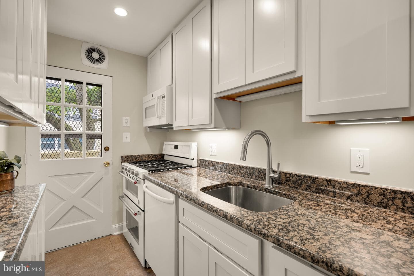 1343 Ives Place SE photo 12