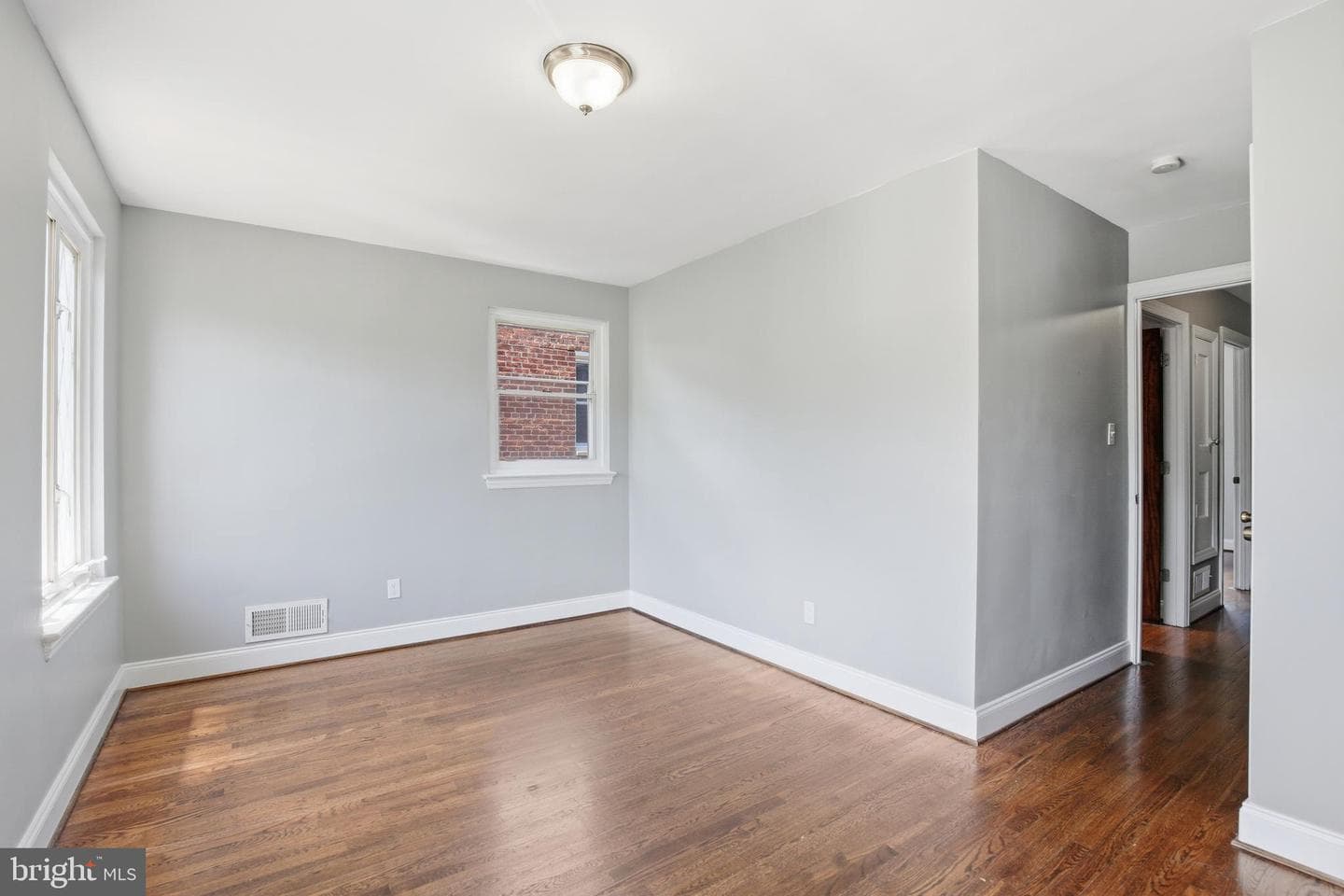 624 Jefferson Street NE photo 22