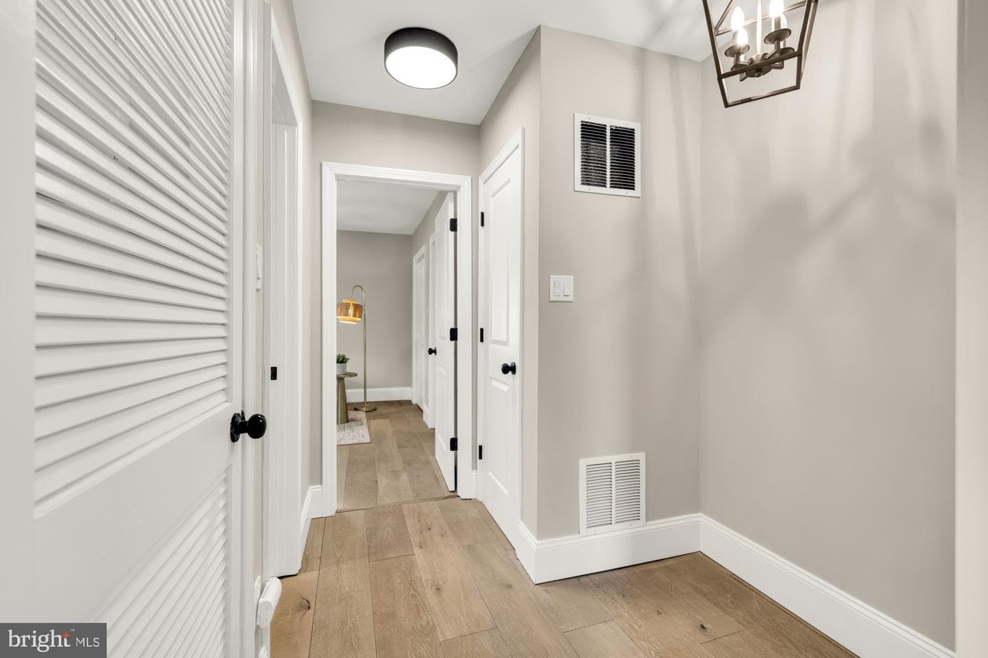 410 Franklin Street NE photo 19