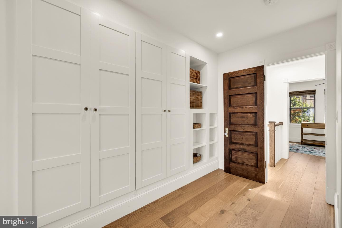 908 Girard Street NE photo 24