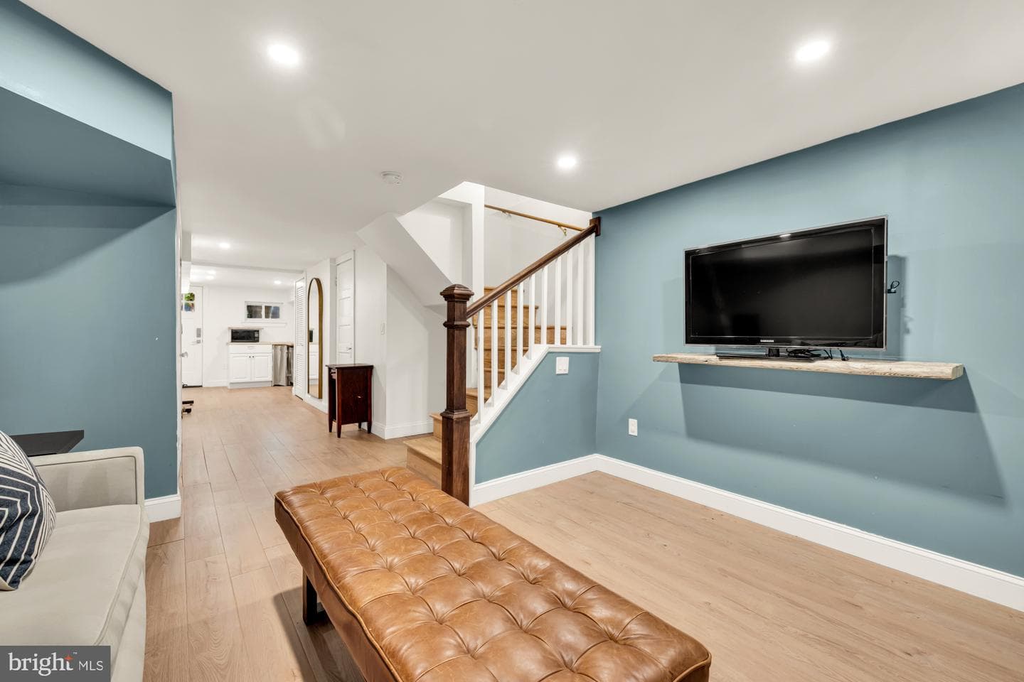 908 Girard Street NE photo 33