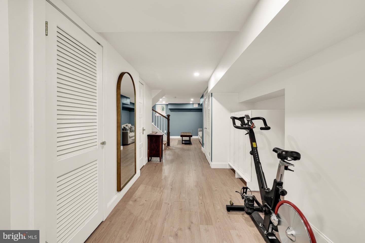908 Girard Street NE photo 35