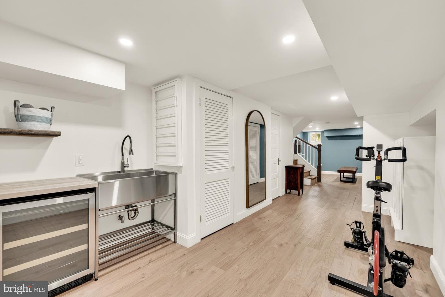 908 Girard Street NE photo 36