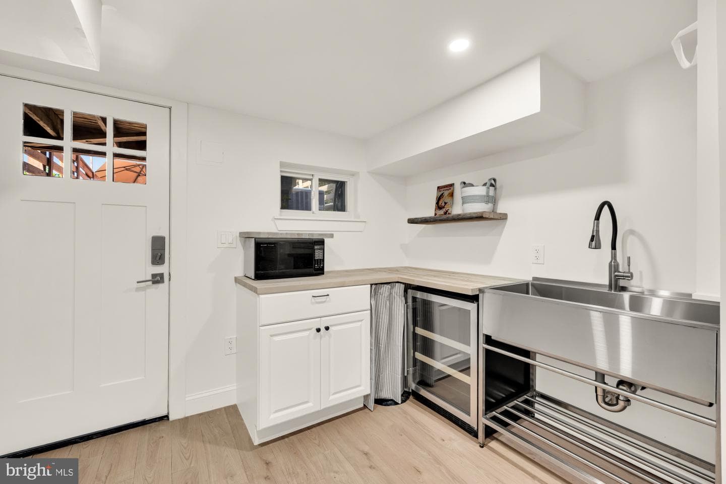 908 Girard Street NE photo 37