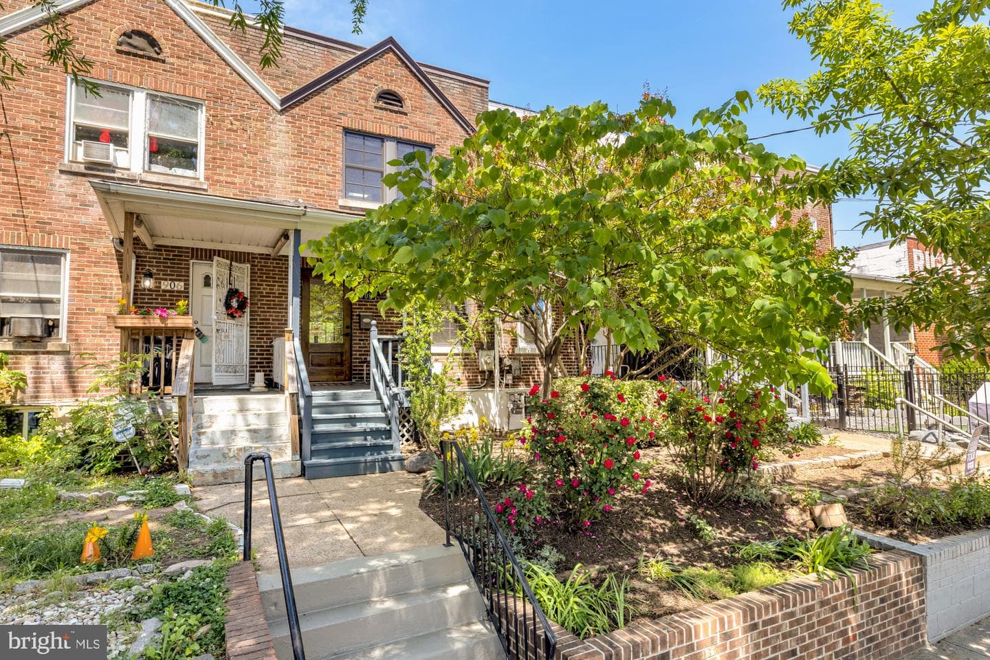 908 Girard Street NE photo 4