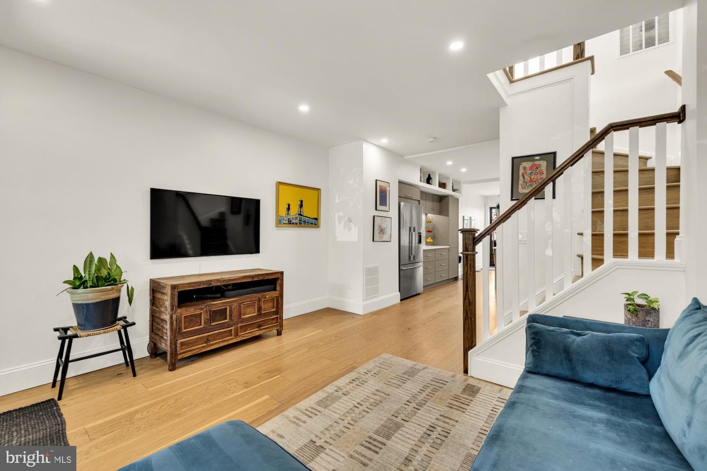908 Girard Street NE photo 8