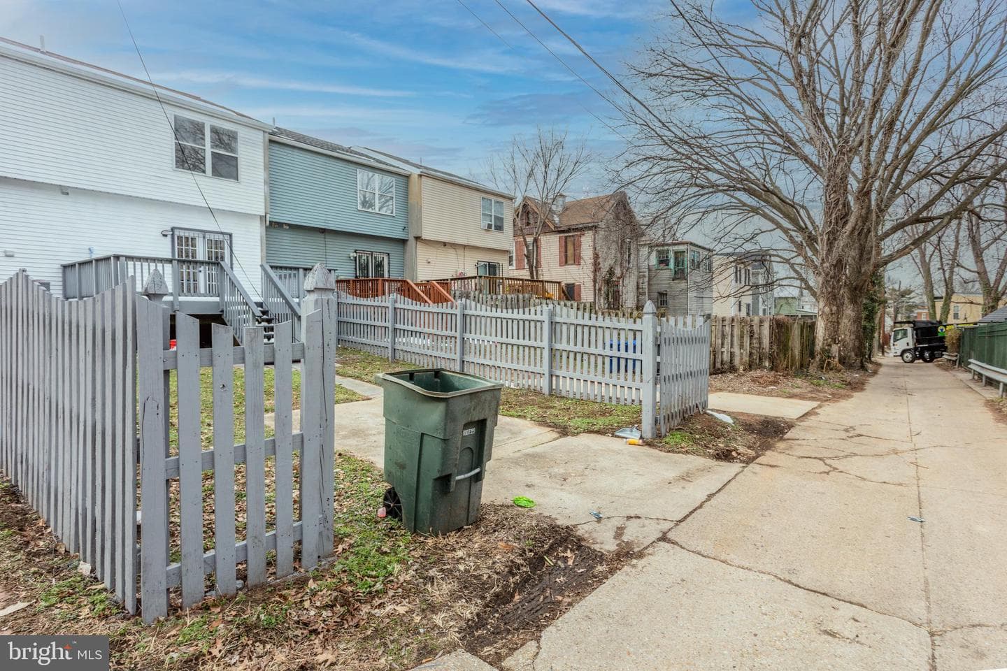 1366 Valley Place SE photo 29