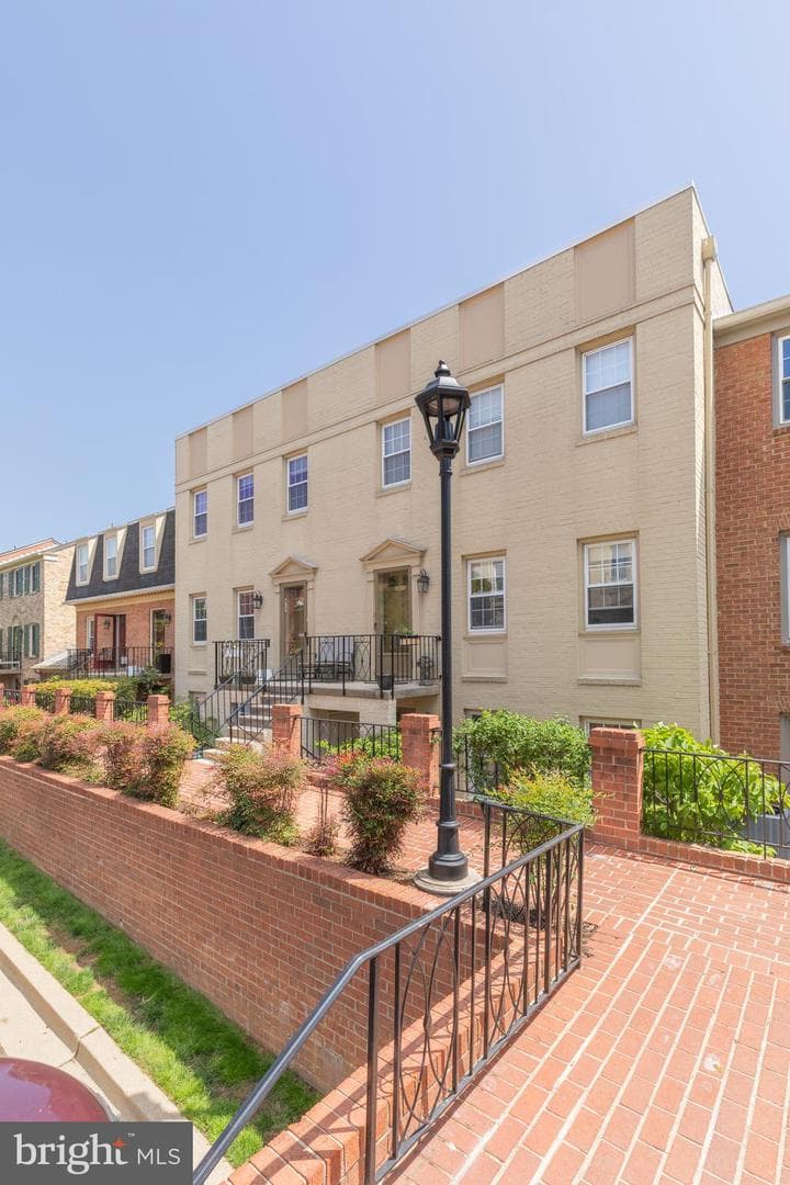 1662 Beekman Place NW #d photo 60