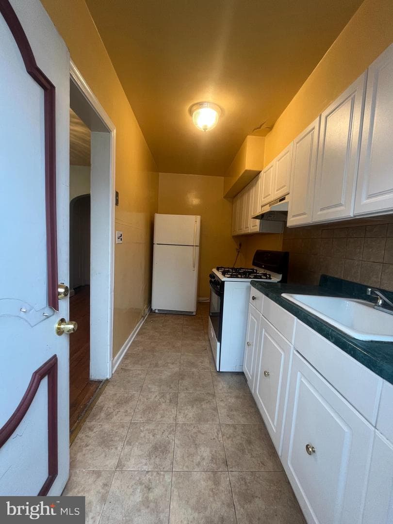 28 Hawaii Avenue NE photo 3