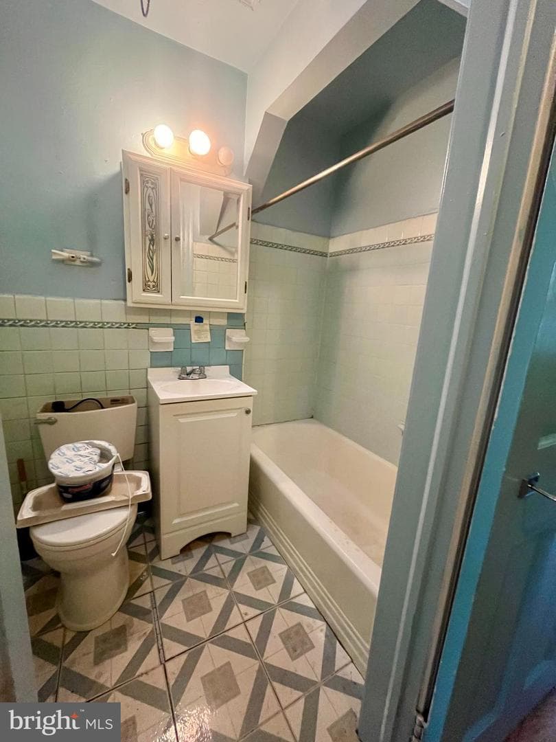 28 Hawaii Avenue NE photo 5