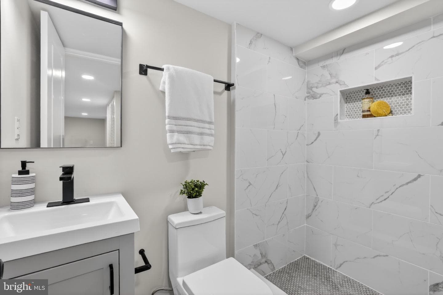 311 35th Street NE photo 24