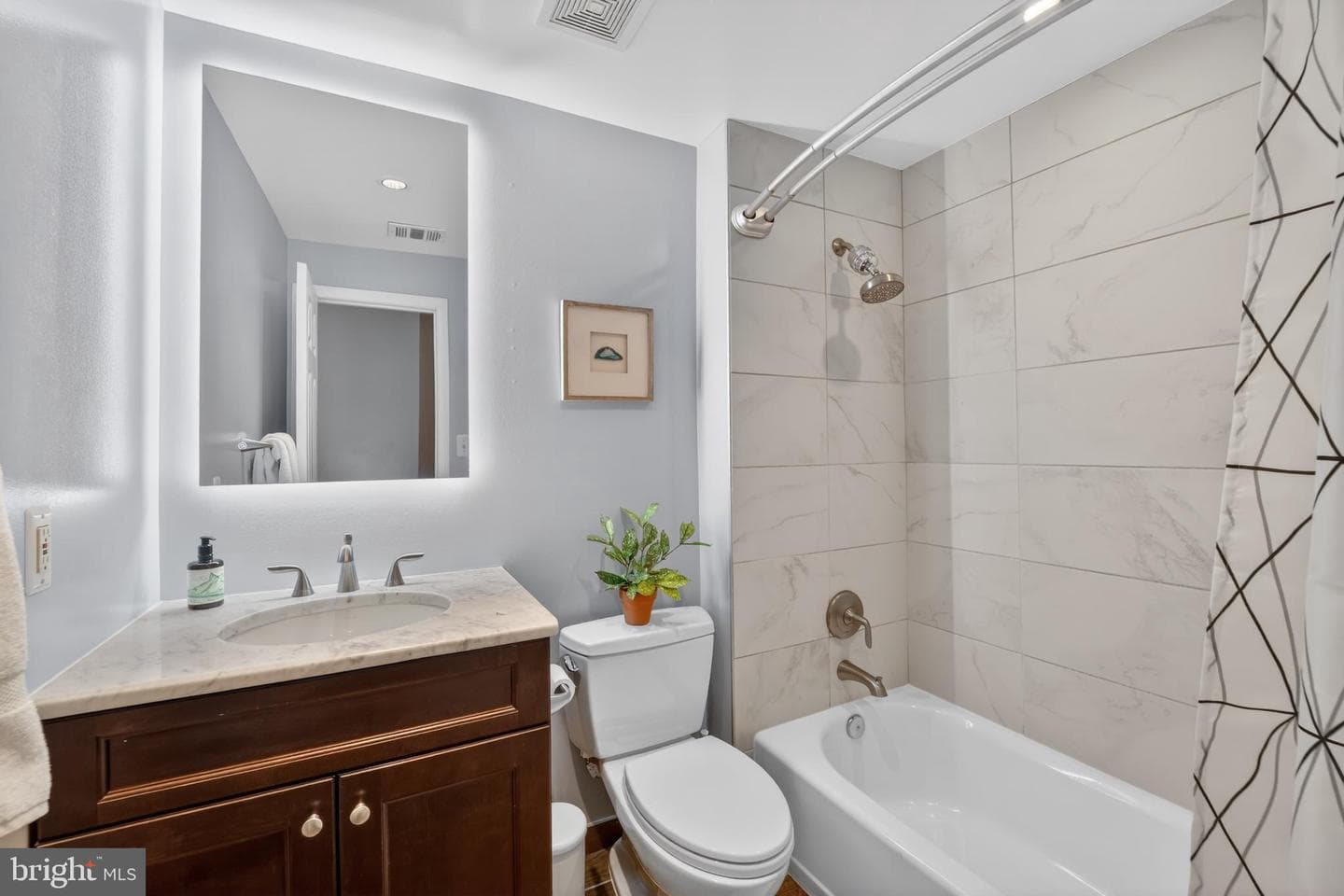 719 5th Street NE #3 photo 17