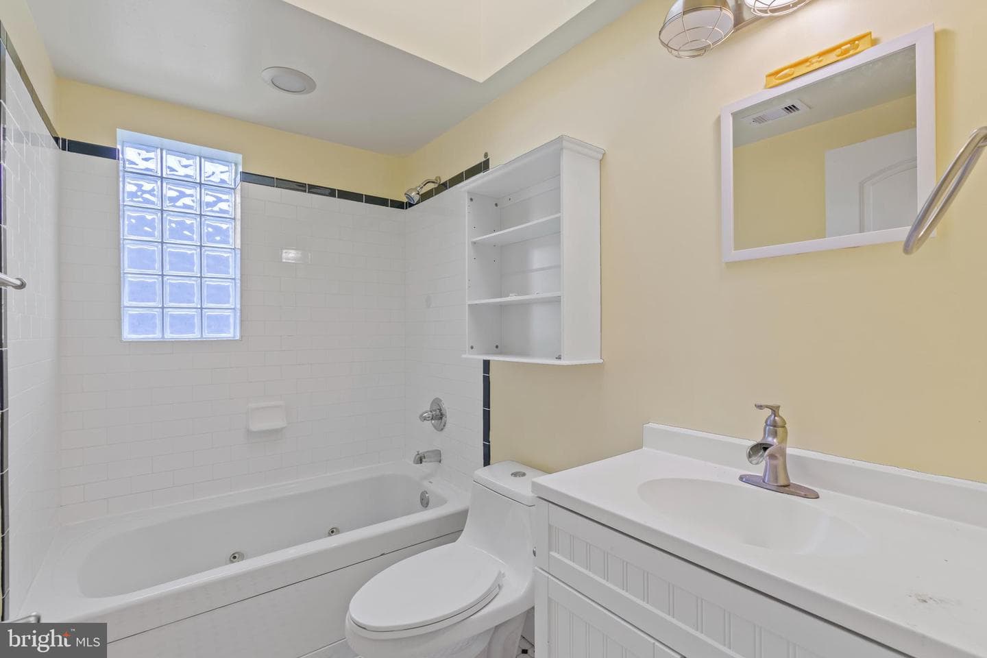 922 Madison Street NW #304 photo 18