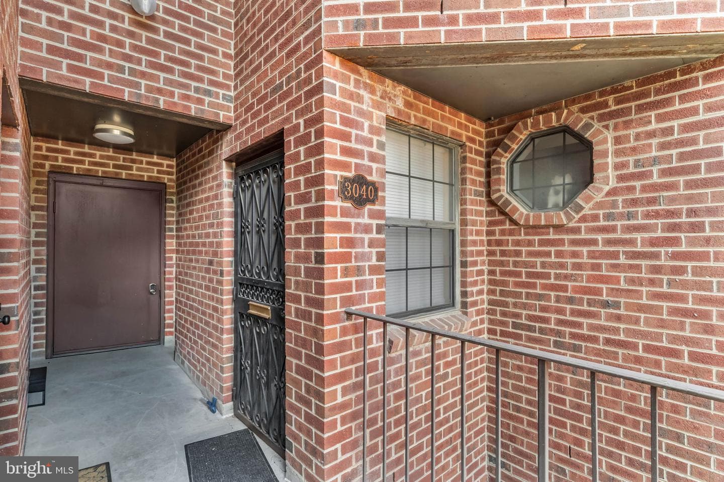 3040 Pineview Court NE photo 3