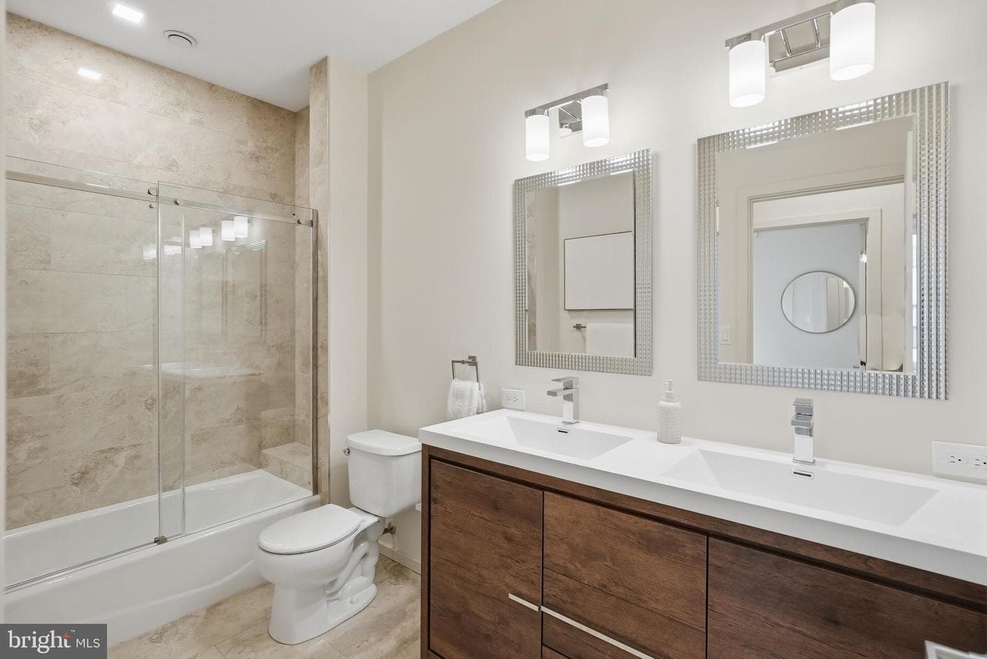 523 Montana Avenue NE #525a photo 32