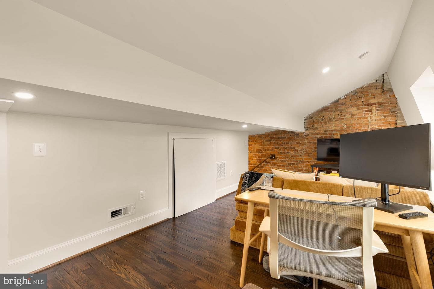 1626 Hobart Street NW photo 45