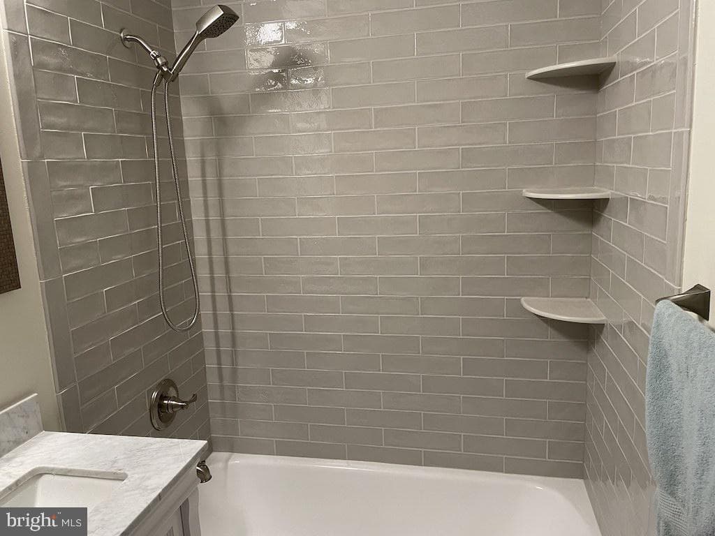 4000 Tunlaw Road NW #516 photo 9