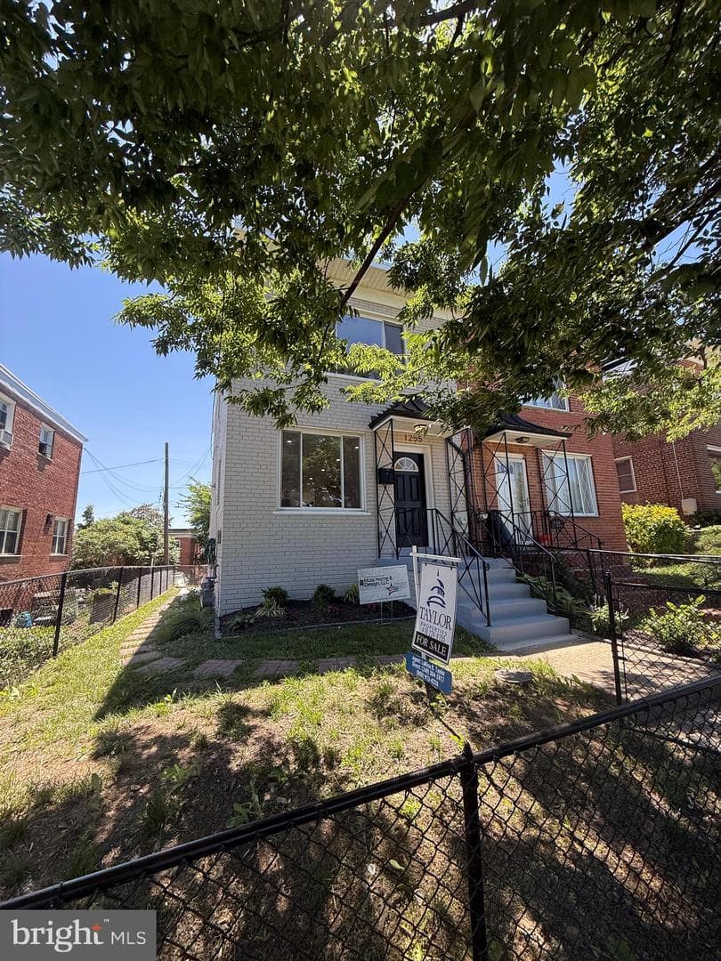 1255 Gallatin Street NE photo 2