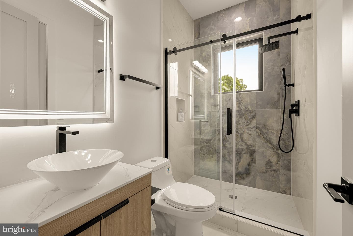 1140 Oates Street NE #201 photo 37