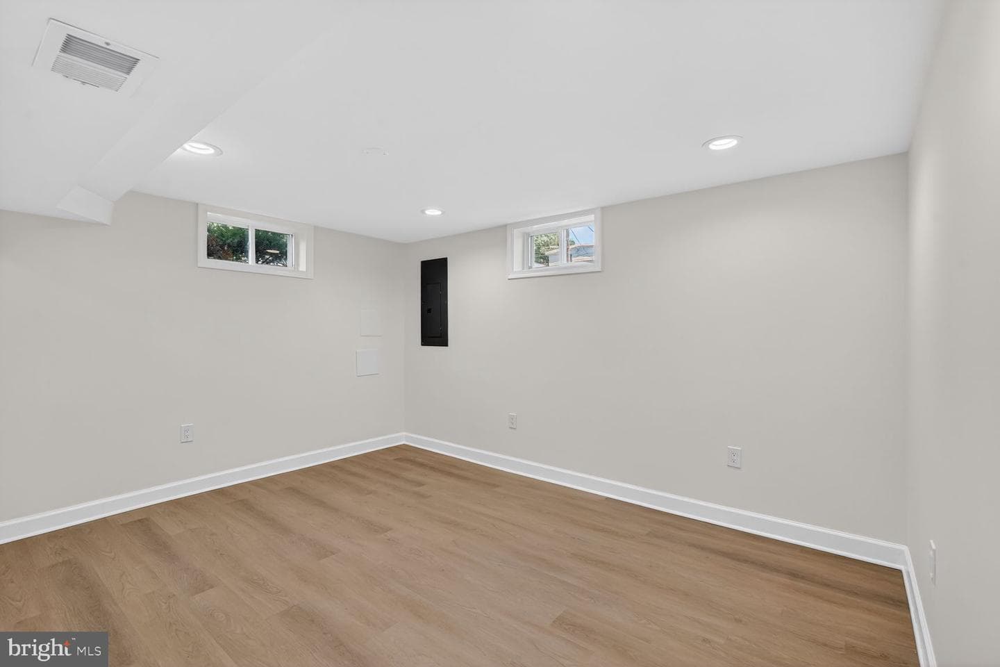 5821 5th Street NE photo 18
