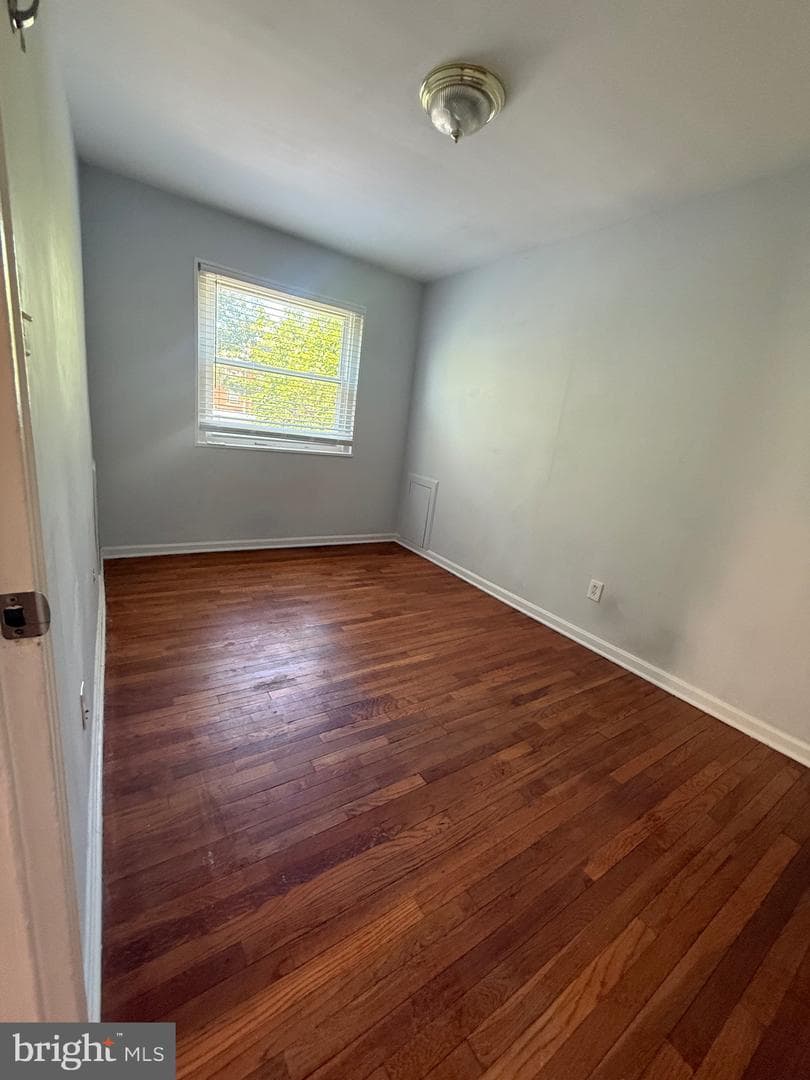 526 Kenyon Street NW #201 photo 16