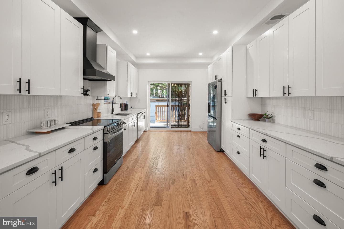 16 Q Street NE photo 9