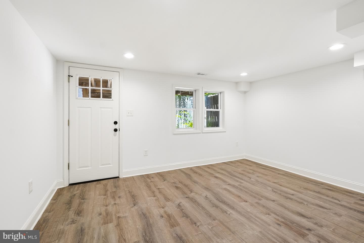 1529 Isherwood Street NE photo 26