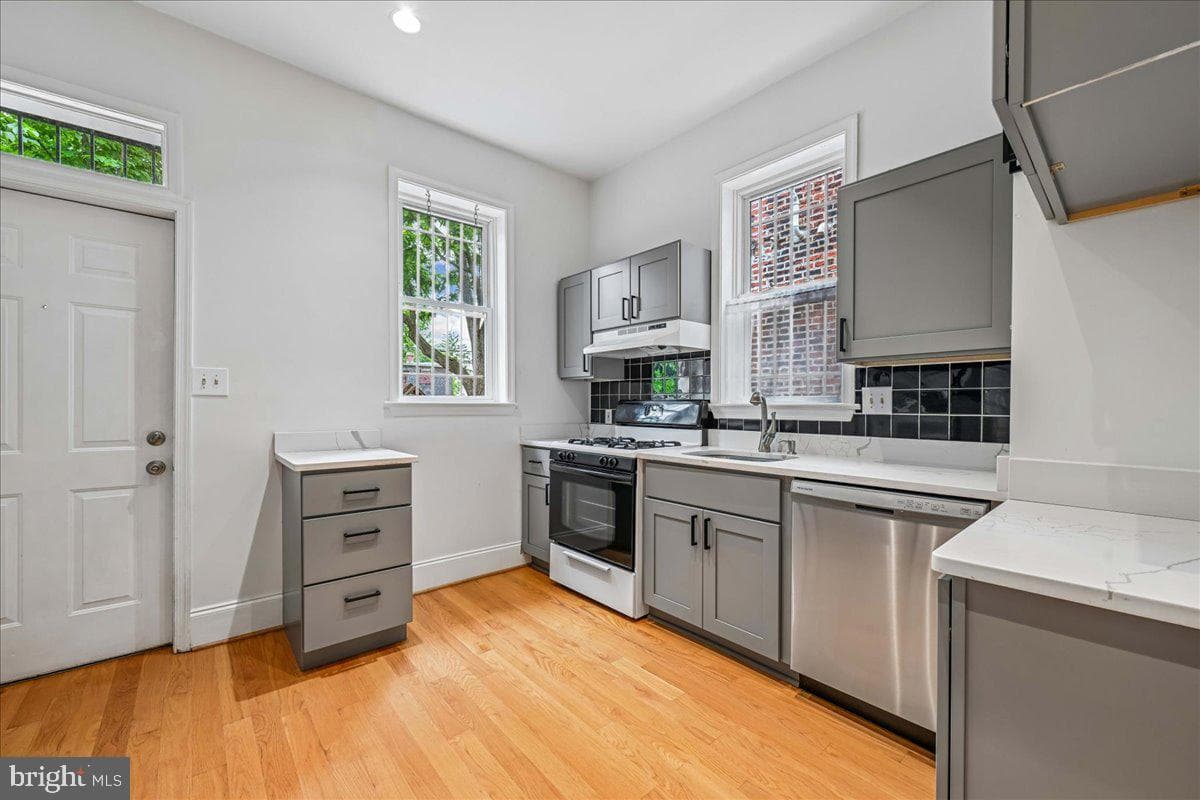 1261 Morse Street NE photo 14