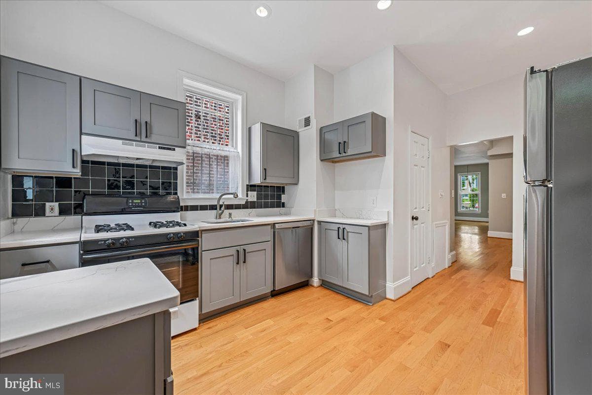 1261 Morse Street NE photo 17