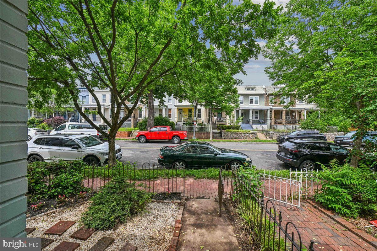 1261 Morse Street NE photo 3