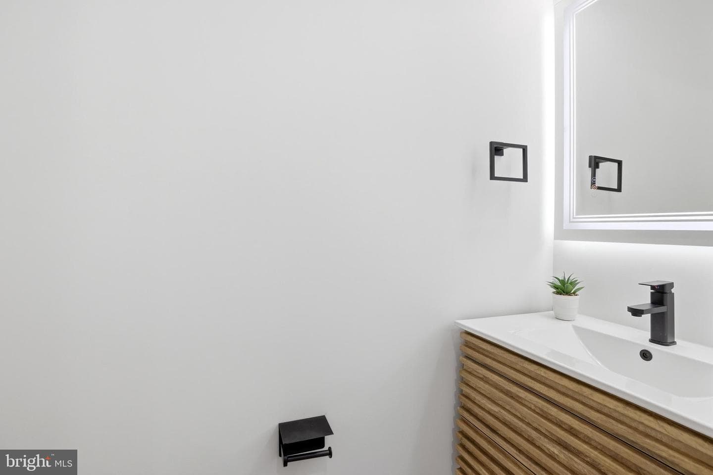 1140 Oates Street NE #101 photo 38