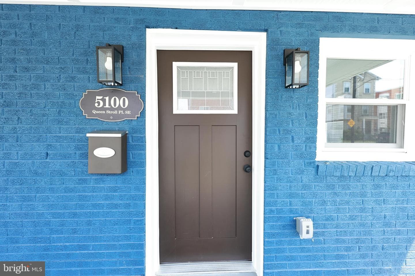 5100 Queens Stroll Place SE photo 4