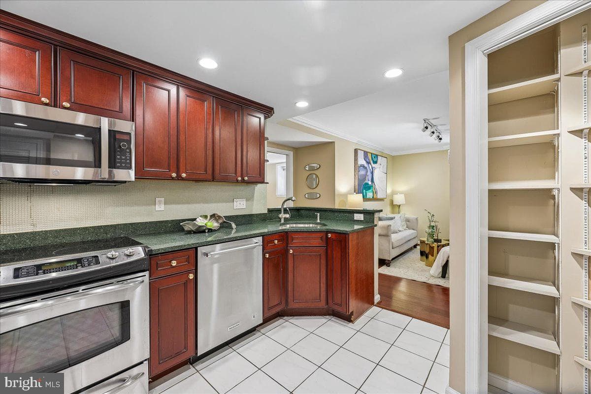 1735 New Hampshire Avenue NW #1 photo 19