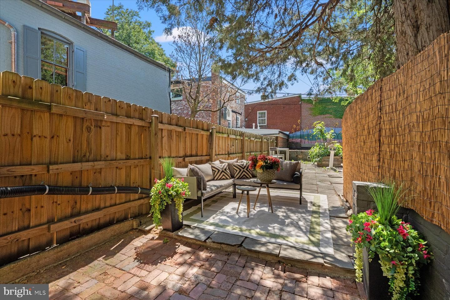 1062 Thomas Jefferson Street NW photo 21