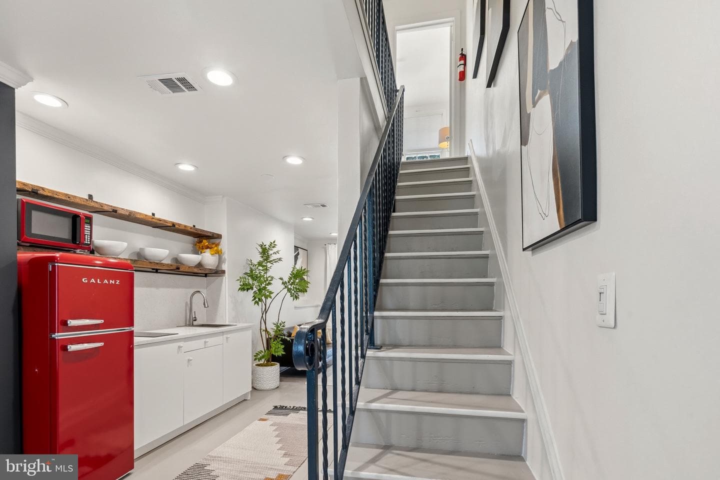 1062 Thomas Jefferson Street NW photo 28