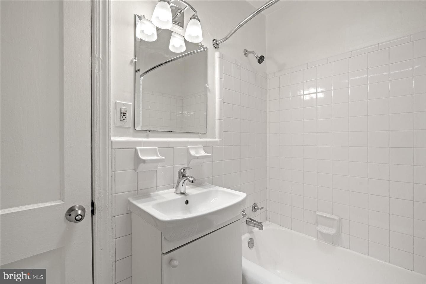 1062 Thomas Jefferson Street NW photo 36