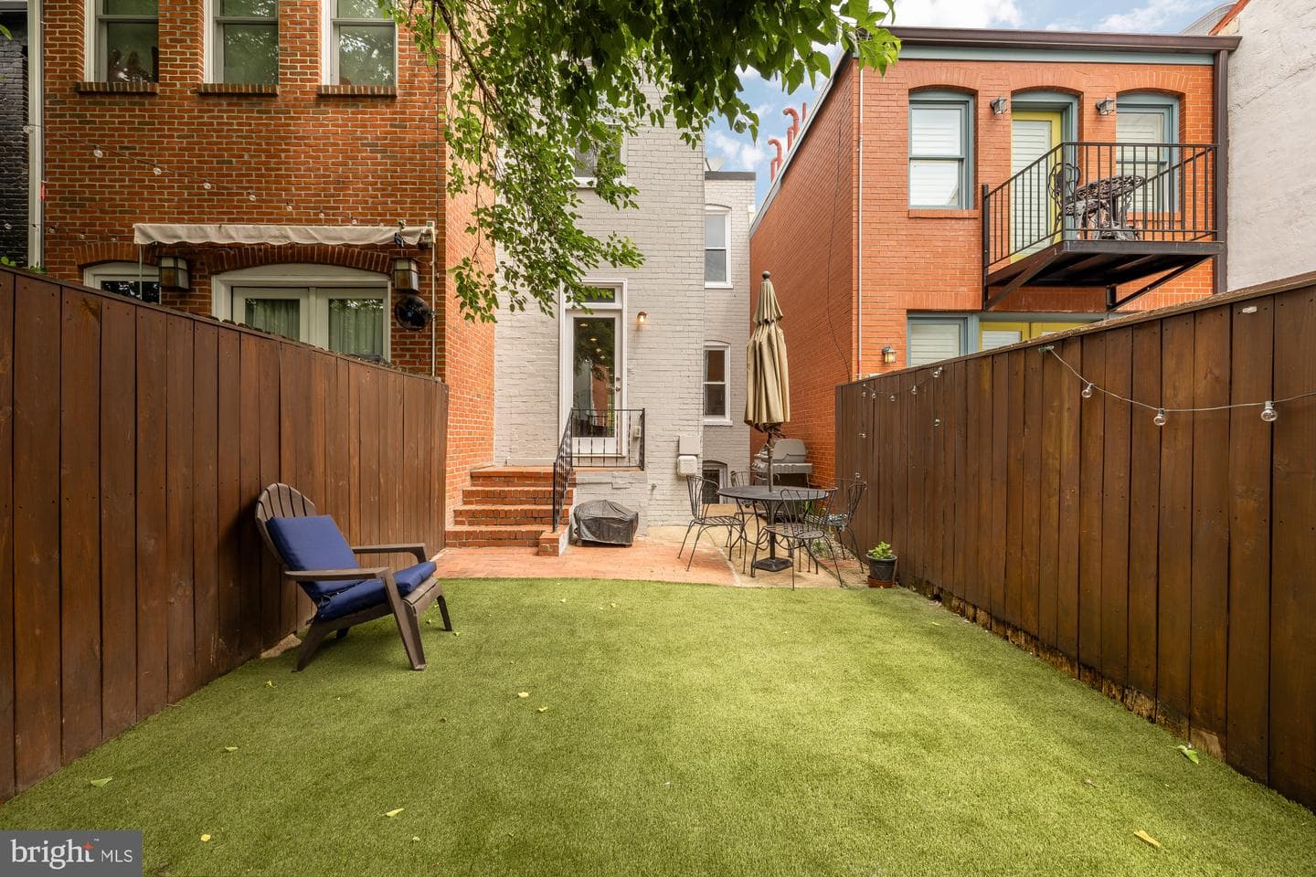 647 A Street SE photo 16
