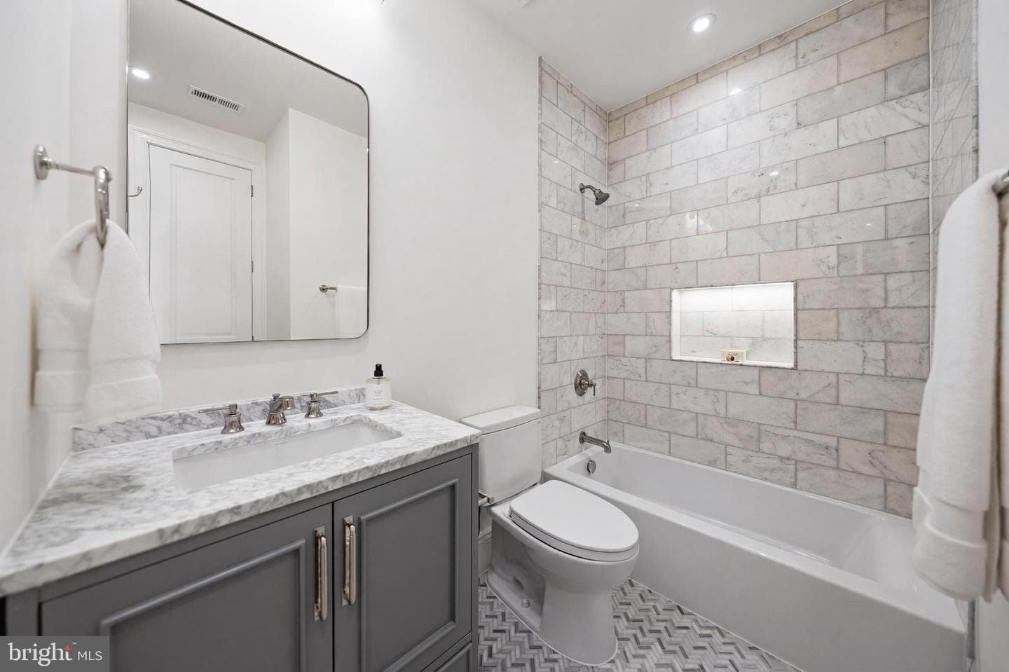 1716 Swann Street NW photo 31