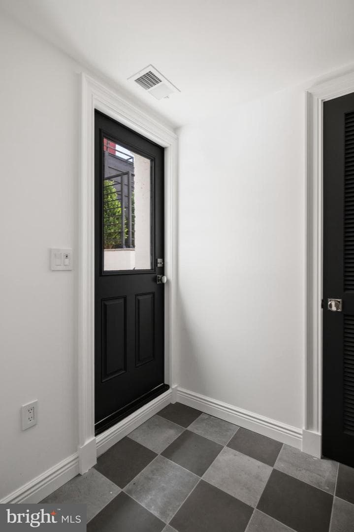 1716 Swann Street NW photo 40