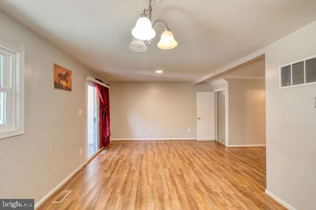 4903 8th Street NE photo 8