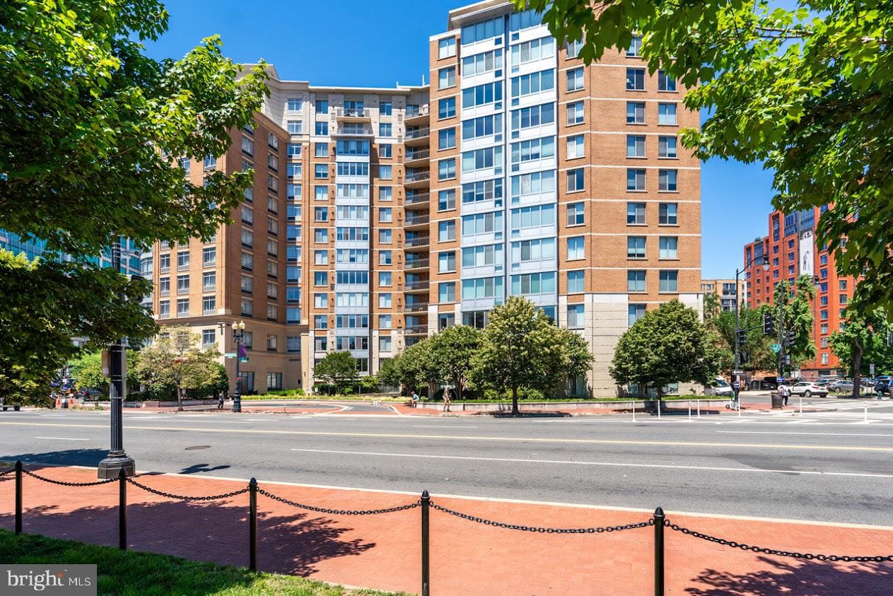 555 Massachusetts Avenue NW #1417 photo 3