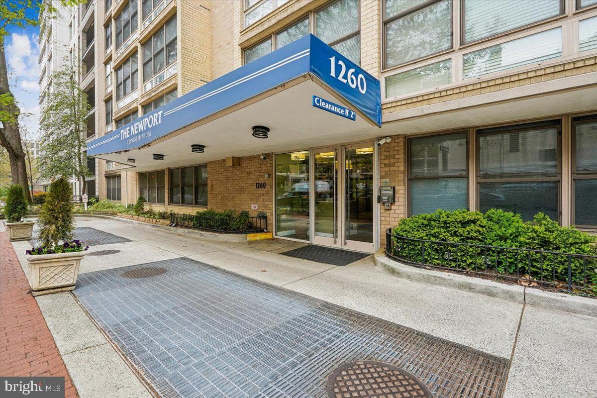 1260 21st Street NW #111 photo 3