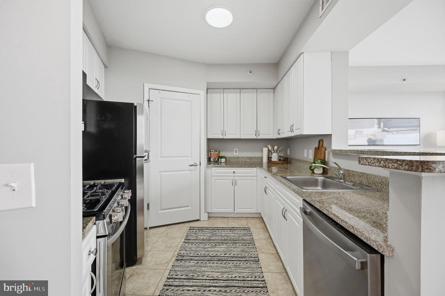 555 Massachusetts Avenue NW #1302 photo 4