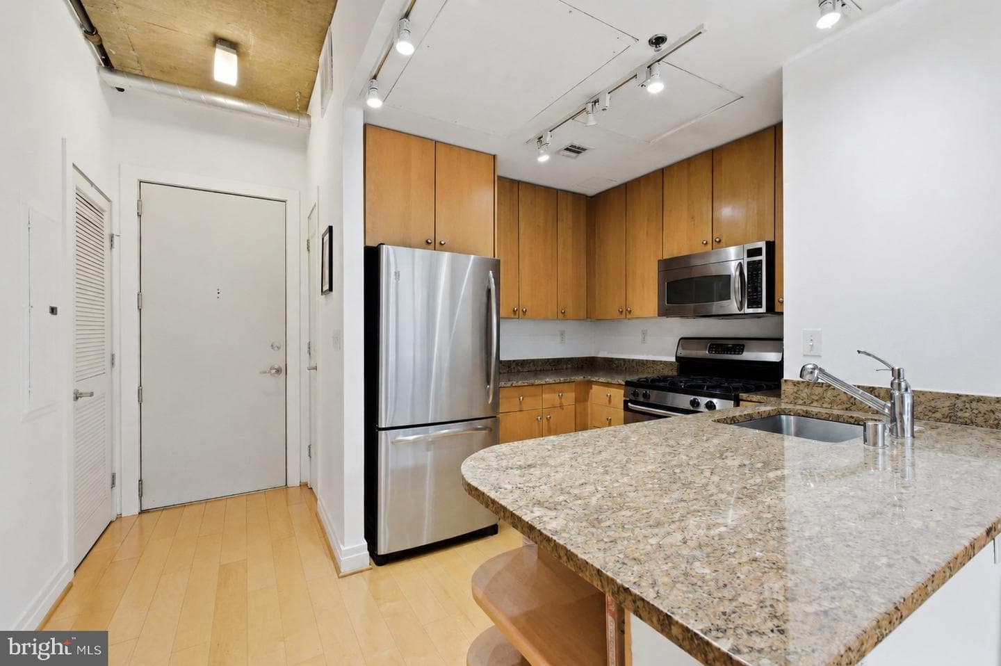 301 Massachusetts Avenue NW #906 photo 3